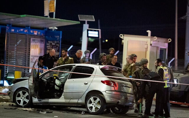 Israeli security and rescue forces at the scene of a car-ramming terror attack at the Gush Etzion Junction in the West Bank, May 31, 2026. (Chaim Goldberg/Flash90)