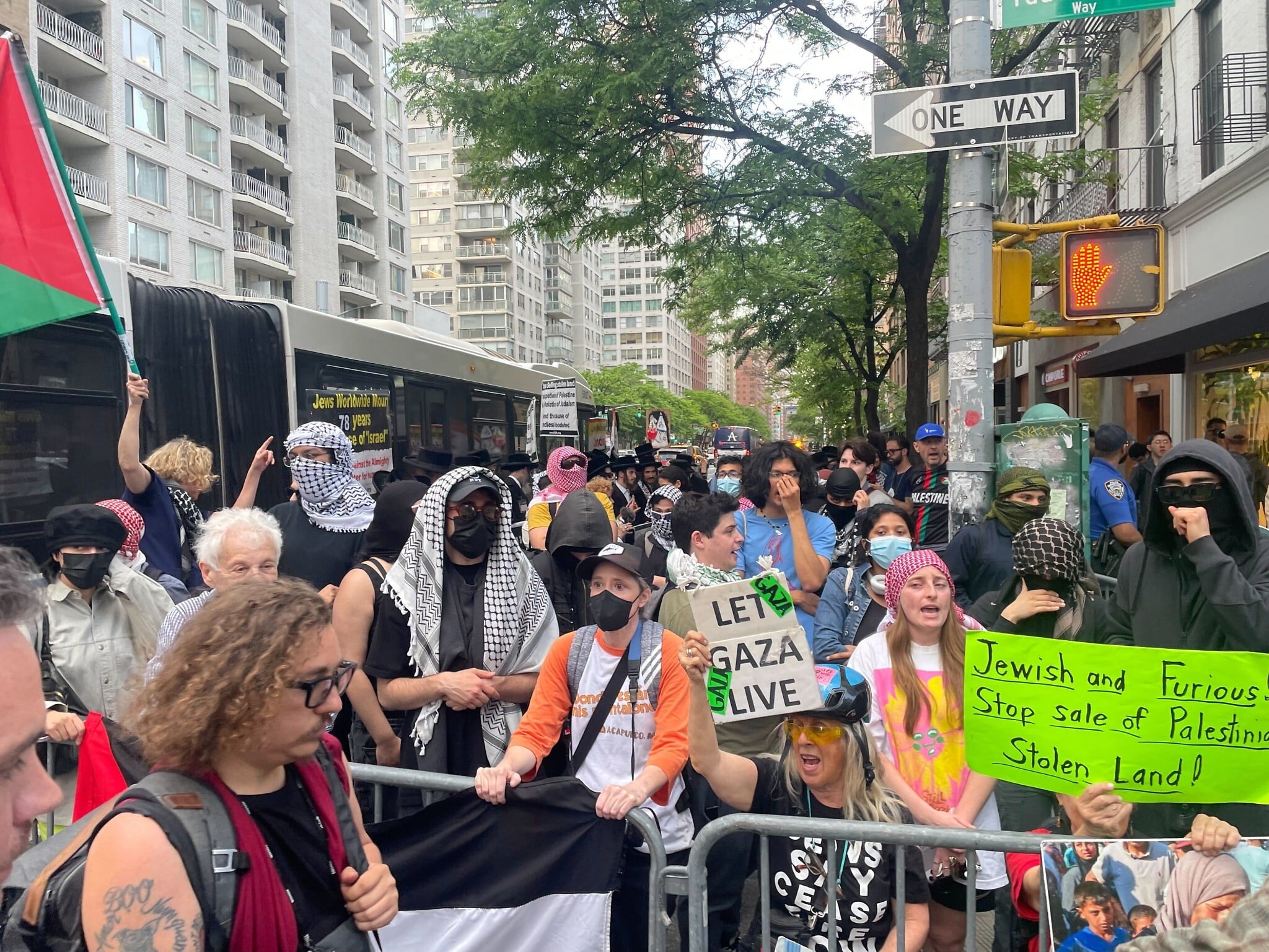 Protesters chant for Israel’s demise outside New York City synagogue