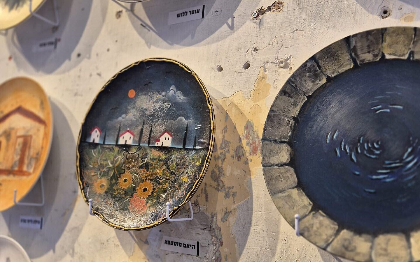 Artists paint dinner plates for lone soldier charity