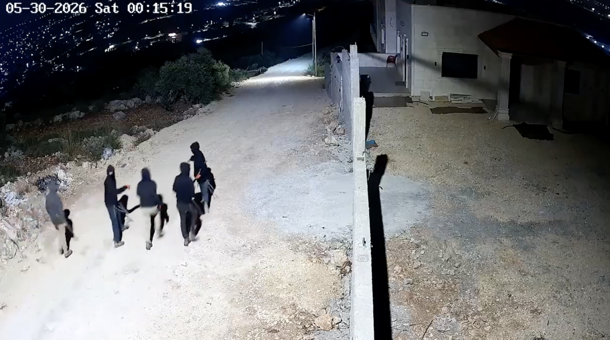 Settlers attack Palestinians, vandalize property south of Nablus; Red Crescent: 7 wounded