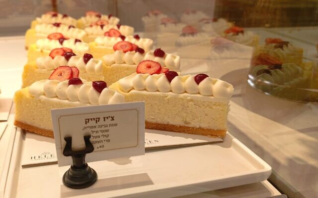 The cheesecake from Helen Family Bakers was chosen the winner (Zev Stub/Times of Israel)