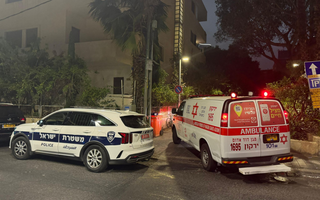 Paramedics and police arrive at the scene of a stabbing in Tel Aviv, in which a social media influencer was seriously injured, May 13, 2026. (Magen David Adom)