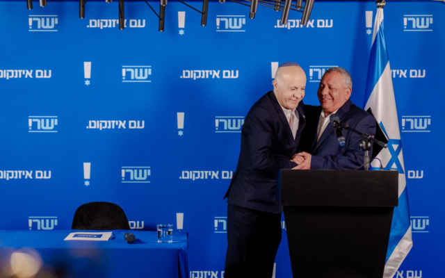 Former Shin Bet chief Yoram Cohen (left) and Yashar party chief Gadi Eisenkot at a press conference in Tel Aviv, May 5, 2026. (Arik Marmor)