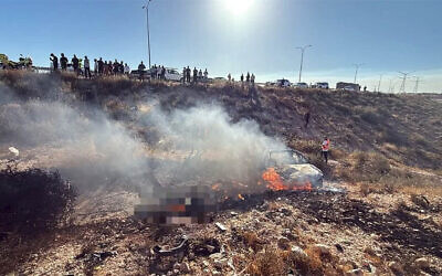A burning car that had two people inside and that was discovered on Route 40, June 1, 2026. (Magen David Adom)