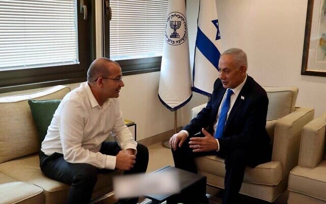 Prime Minister Benjamin Netanyahu (right) meets with new Mossad chief Roman Gofman, on June 17, 2026. (Prime Minister's Office)