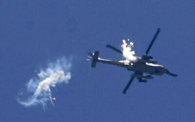 An Israeli Apache helicopter fires an anti-missile flare over Rafah in the southern Gaza Strip, during a military operation on June 25, 2006, (SAMUEL ARANDA / AFP)