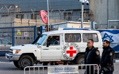 A vehicle of the International Committee of the Red Cross (ICRC) arrives outside Ofer military prison, located between Ramallah and Beitunia in the West Bank, on January 19, 2025. (Photo by Jalaa MAREY / AFP)