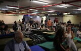 People take cover in a public shelter during a missile attack alert in Tel Aviv on June 8, 2026 (Ilia YEFIMOVICH / AFP)
