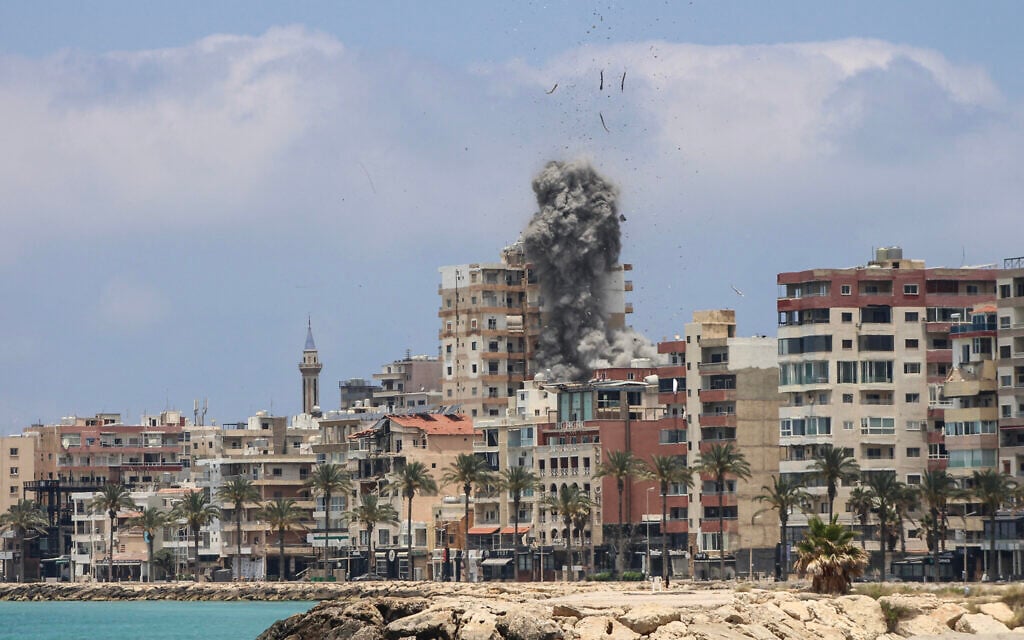 Smoke rises following an Israeli airstrike in the southern city of Tyre after an evacuation warning on June 9, 2026 (KAWANT HAJU / AFP) /