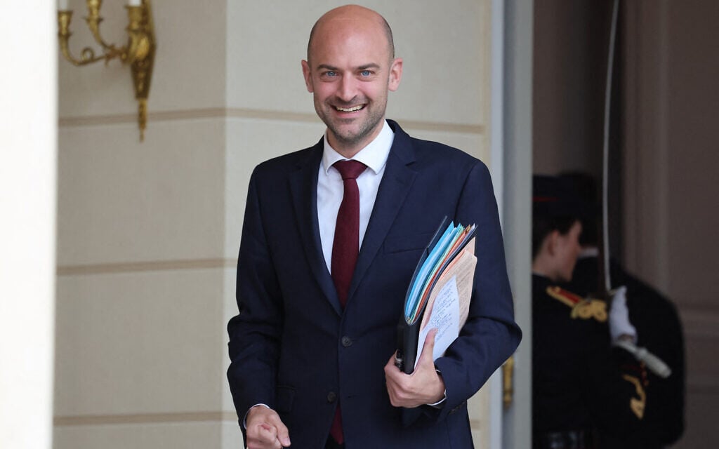 France's Foreign Affairs Minister Jean-Noel Barrot leaves after the weekly cabinet meeting at the Elysee Palace in Paris, France, on June 10, 2026. (Ludovic MARIN / AFP)