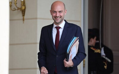 France's Foreign Affairs Minister Jean-Noel Barrot leaves after the weekly cabinet meeting at the Elysee Palace in Paris, France, on June 10, 2026. (Ludovic MARIN / AFP)