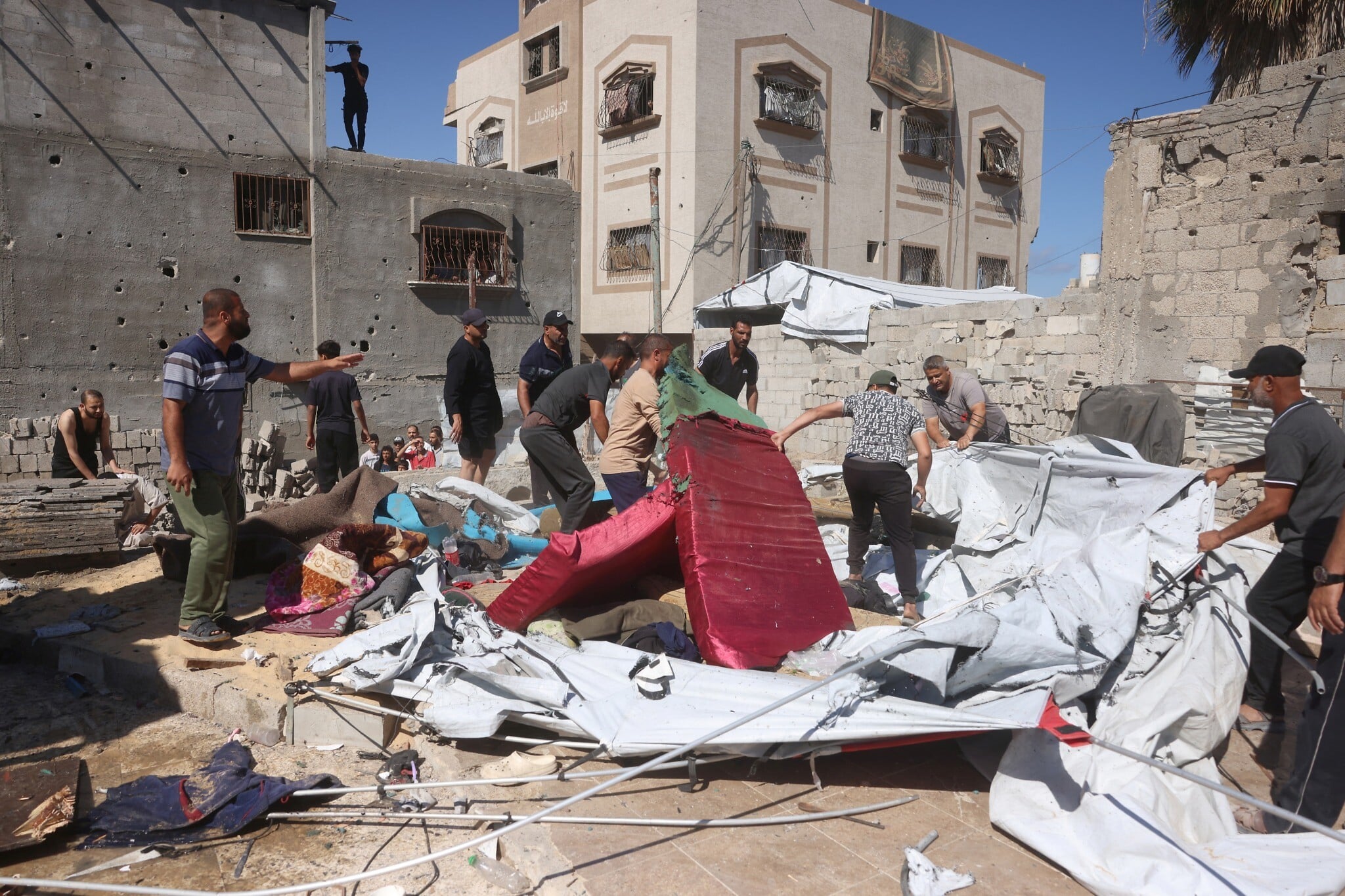 6 said killed in Gaza strikes as Hamas health ministry says war toll surpasses 73,000