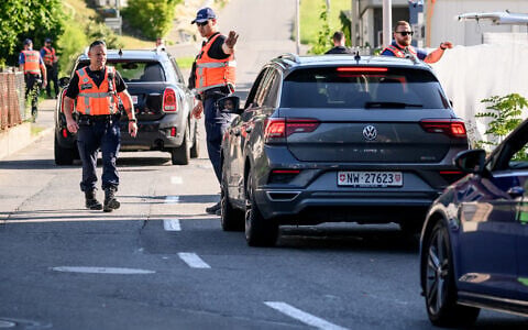 Police officers secure the access to the Burgenstock luxury hotel complex above Lake Lucerne, where talks following up on a deal to end the Middle East conflict were scheduled to begin, on June 19, 2026 (Fabrice COFFRINI / AFP)