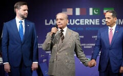 Pakistan's Prime Minister Shehbaz Sharif (C) speaks next to US Vice President JD Vance (L) and Qatar's Prime Minister and Minister for Foreign Affairs Sheikh Mohammed bin Abdulrahman bin Jassim Al-Thani during a quadrilateral meeting between the United States, Iran, Pakistan and Qatar at the Burgenstock luxury hotel complex overlooking Lake Lucerne, Switzerland, on June 21, 2026 (Nathan Howard / POOL / AFP)