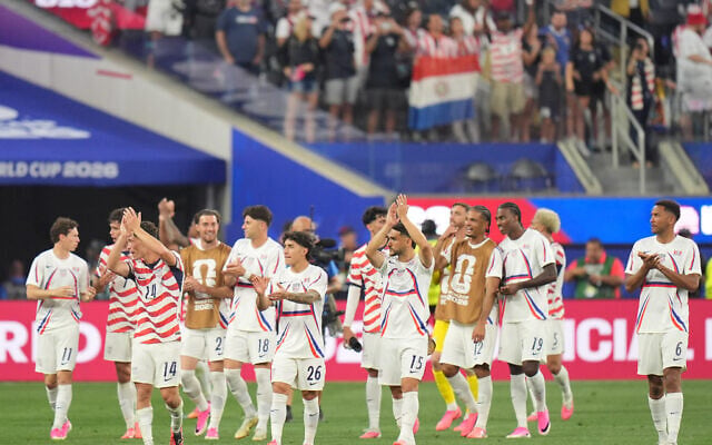 Players of the United States celebrate after the World Cup Group D soccer match against Paraguay in Inglewood, Calif., near Los Angeles, Friday, June 12, 2026. (AP Photo/Jae C. Hong)