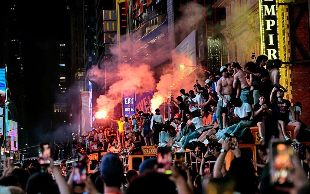 New York Knicks fans celebrate their victory after Game 5 of the NBA Finals basketball series against the San Antonio Spurs, June 13, 2026, in New York. (AP Photo/Heather Khalifa)