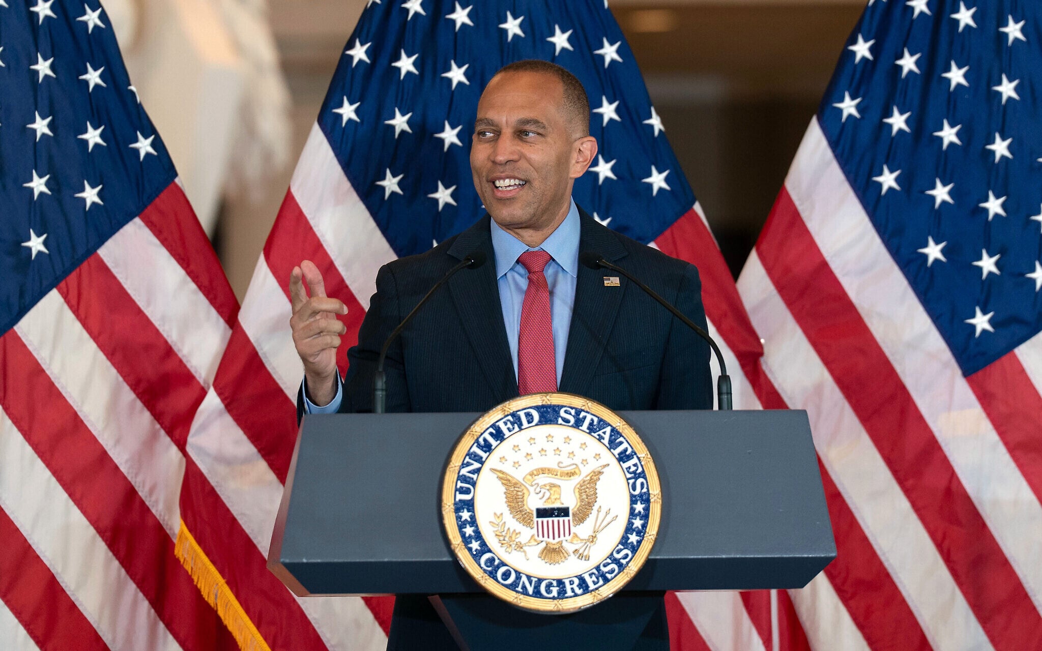 Image for Jewish leaders rush to defense of Hakeem Jeffries as emboldened DSA puts him in crosshairs