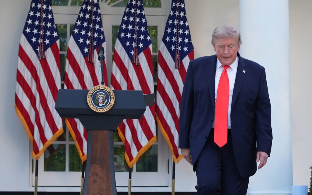 US President Donald Trump walks to greet guests after speaking at a Rose Garden Club dinner with farmers, in the Rose Garden of the White House, June 25, 2026, in Washington. (AP Photo/Jacquelyn Martin)