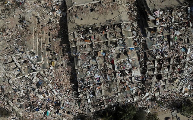 Damaged buildings are seen three days after earthquakes struck in La Guaira, Venezuela, June 27, 2026. (AP Photo/Matias Delacroix)
