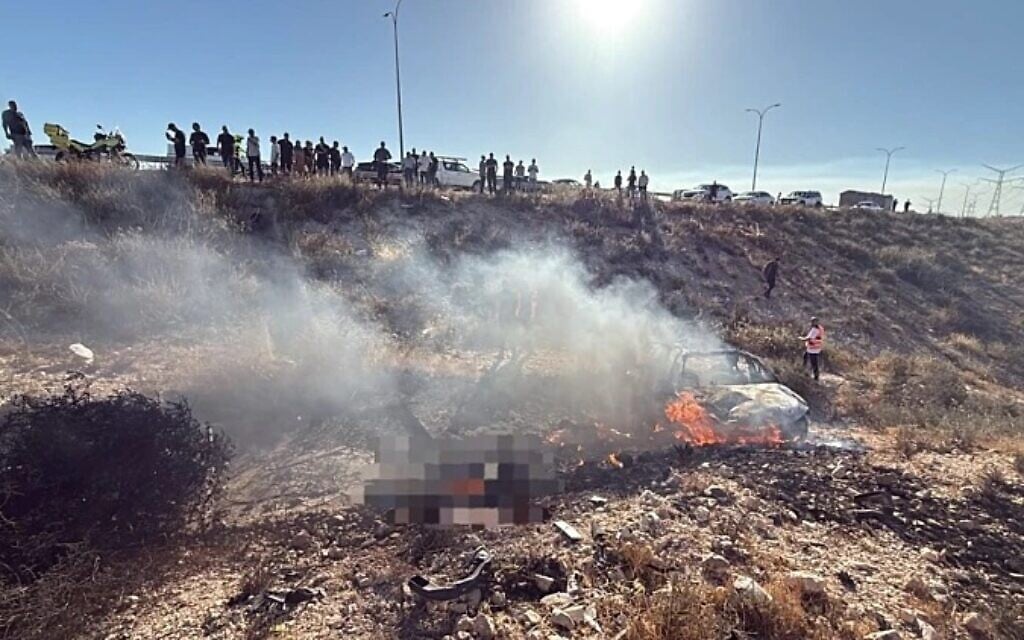 Two killed by explosive device in car on road near Beersheba