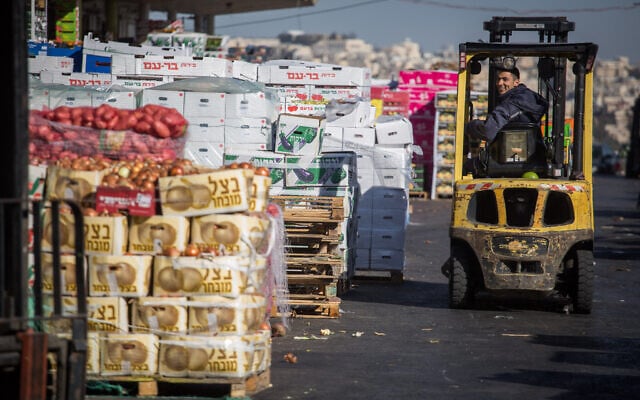 A Palestinian worker on a forklift at the wholesale produce market in Jerusalem's Givat Shaul neighborhood, November 25, 2015. (Hadas Parush/Flash90)
