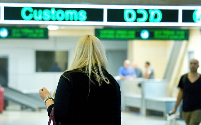 Illustrative: Travelers seen at the arrival hall of Ben Gurion International Airport on April 11, 2018 (Moshe Shai/FLASH90) Illustrative: Travelers seen at the arrival hall of Ben Gurion International Airport on April 11, 2018 (Moshe Shai/FLASH90)