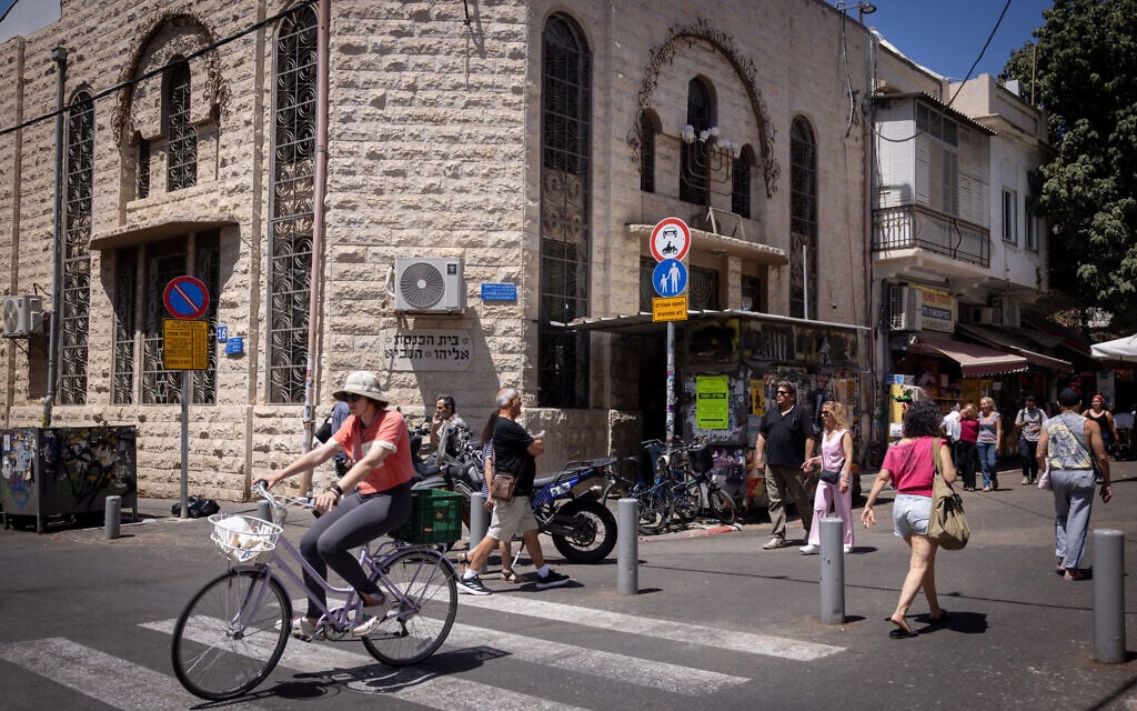 Daily life on Shuk Levinsky, in the Florentine neighborhood of Tel Aviv. June 04, 2026. (Miriam Alster/FLASH90)