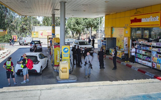 Security and rescue forces at the scene of a terror shooting, a gas station at the entrance to Kochav Ya'ir, June 7, 2026 (Tal Gal/Flash90)