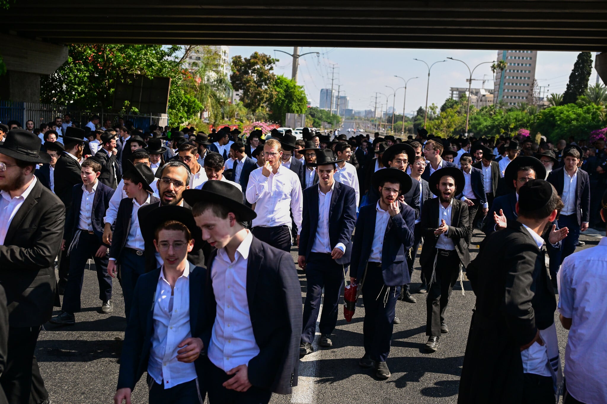 Haredi anti-draft protest blocks highway near Tel Aviv, 8 hurt as police clear road