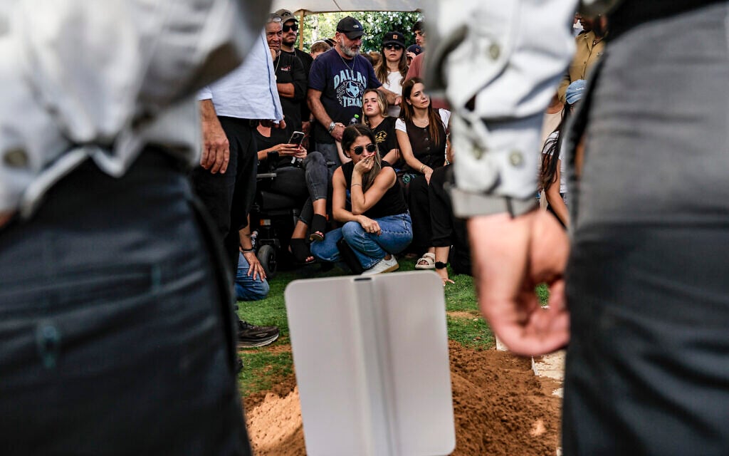 Family and friends of IDF soldier Cpt. David Hazutt, killed in a Hezbollah attack in Lebanon, attend his funeral at the military cemetery in Ashkelon on June 28, 2026. (Tsafrir Abayov/Flash90)