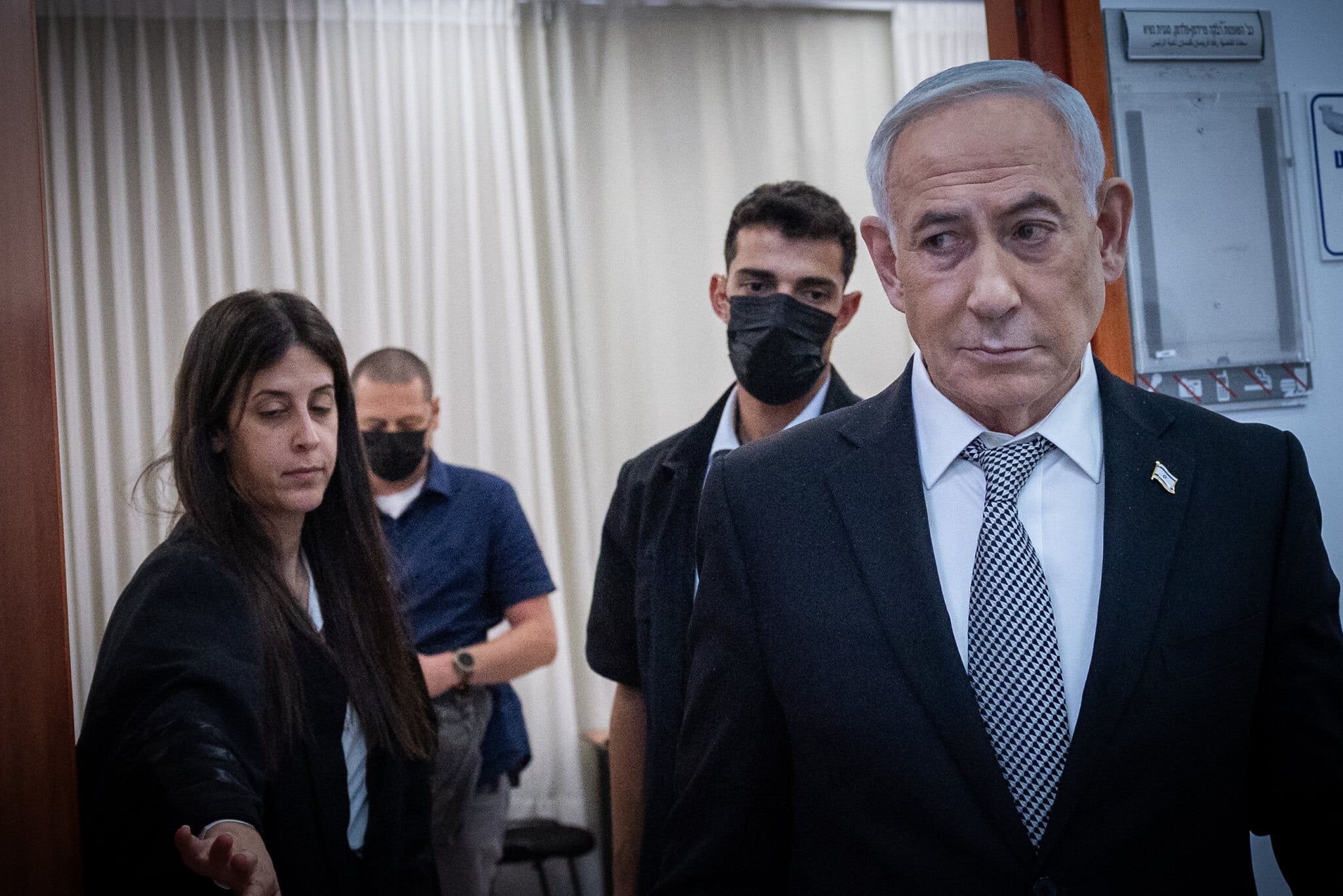 Judges again call on prosecution to drop bribery charge from Netanyahu trial
