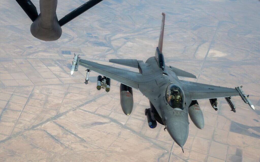 An F-16 fighter jet flies over an unspecified area of the Middle East, in an image published on June 25, 2026. (CENTCOM)
