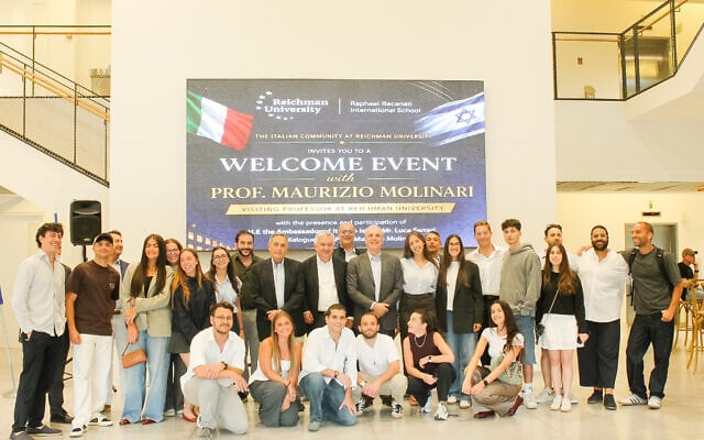 RRIS Italian students with HE Amb. HE Amb. Luca Ferrari, Maurizio Molinari and Jonathan Davis RRIS Italian students with HE Amb. HE Amb. Luca Ferrari, Maurizio Molinari and Jonathan Davis