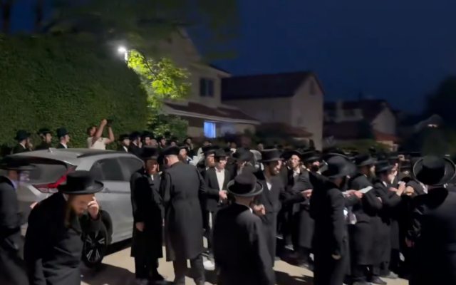 Haredi protesters outside the home of Supreme Court Justice Noam Sohlberg in Alon Shvut, June 3, 2026 (Video screenshot)