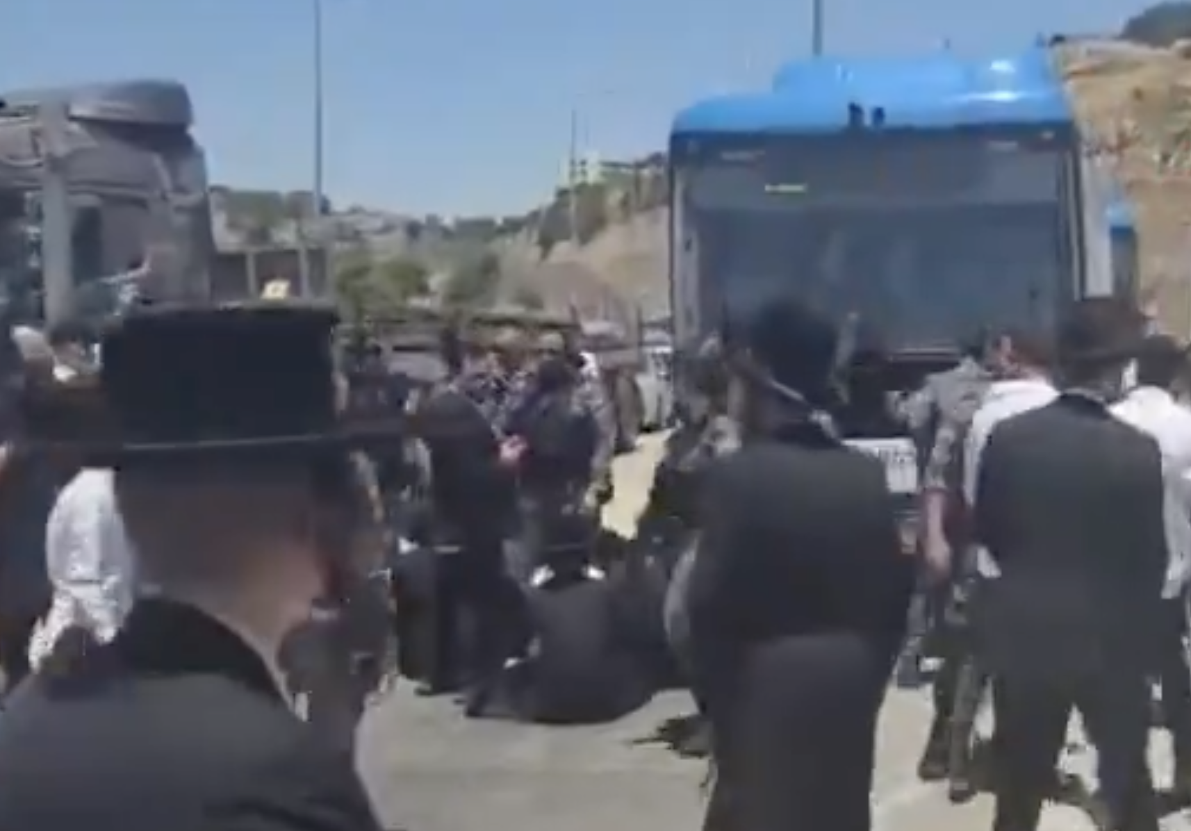 Haredim block traffic at south Jerusalem checkpoint after arrest of suspected...