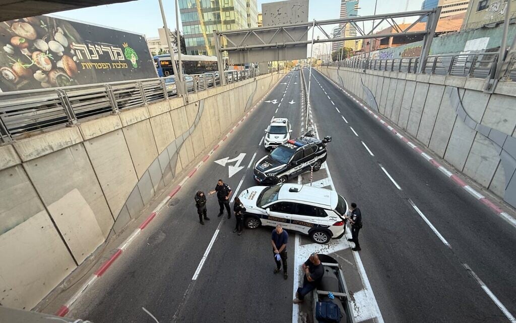 Police on the scene after a body was discovered in La Guardia tunnel in Tel Aviv on June 28, 2026 (Israel Police)