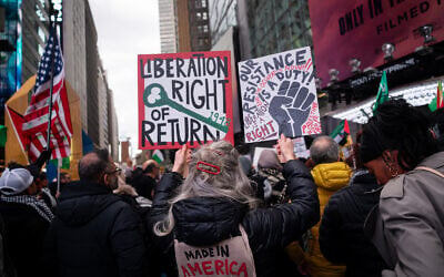 Anti-Zionist protesters in New York City, April 5, 2024. (Luke Tress/Times of Israel)