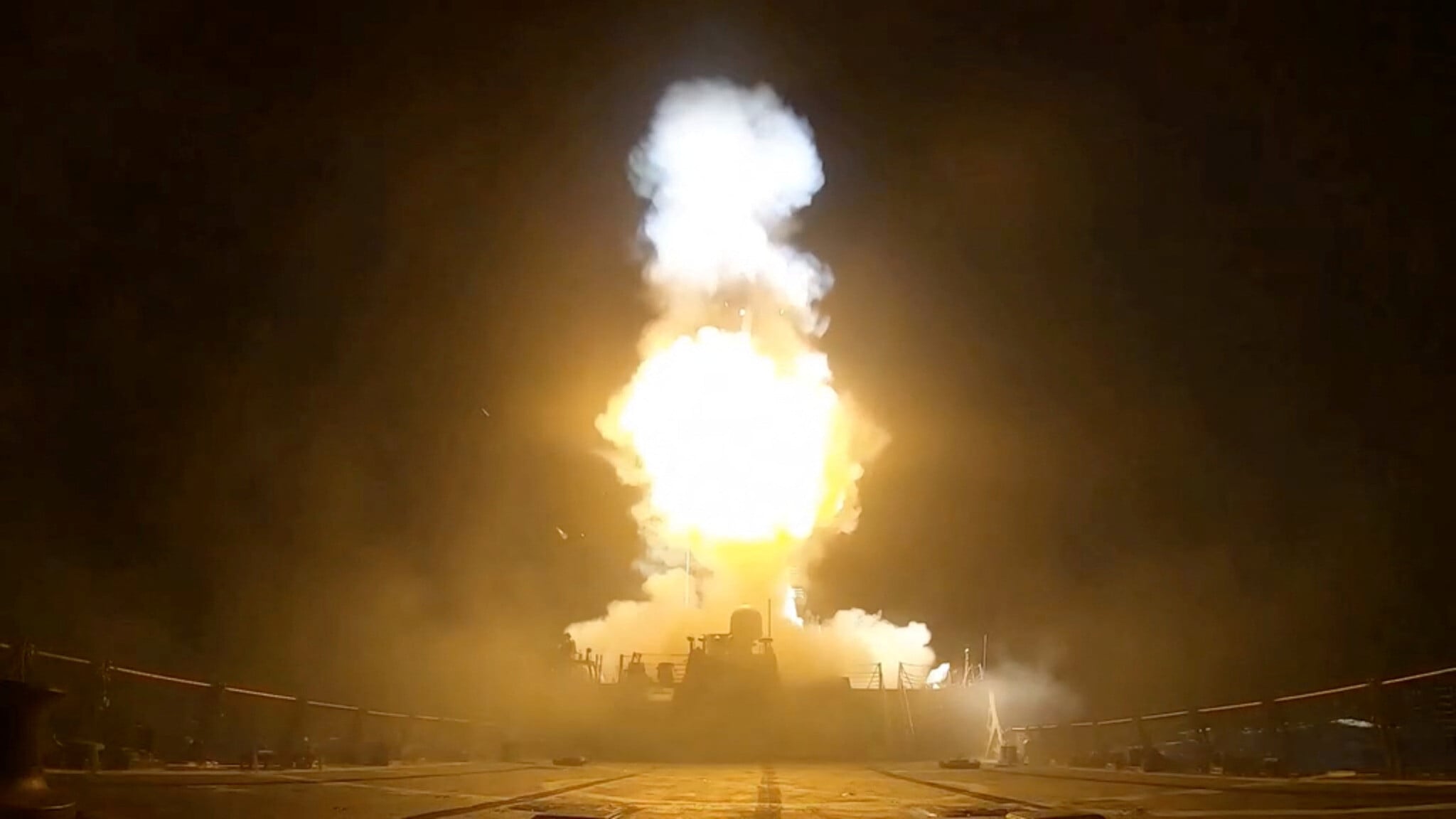 US military says it is carrying out a fresh wave of strikes across Iran