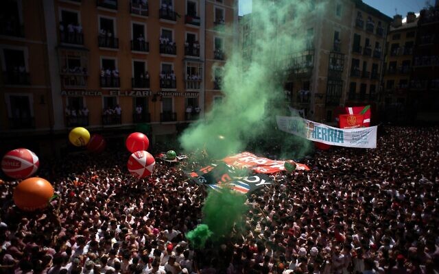 Revelers gather to celebrate during the 'Chupinazo' (rocket launch) marking the official start of the San Fermin Festival in Plaza Consistorial outside the Town Hall of Pamplona in northern Spain on July 6, 2026. (JORGE GUERRERO / AFP) Revelers gather to celebrate during the 'Chupinazo' (rocket launch) marking the official start of the San Fermin Festival in Plaza Consistorial outside the Town Hall of Pamplona in northern Spain on July 6, 2026. (JORGE GUERRERO / AFP)