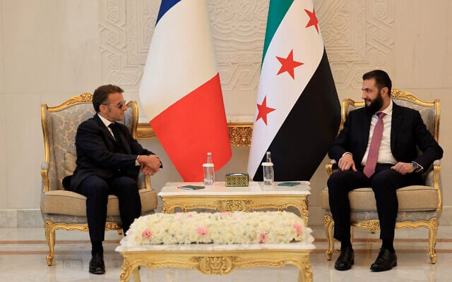 France's President Emmanuel Macron (L) and Syria's President Ahmed al-Sharaa attend a meeting at the People's Palace in Damascus on July 7, 2026 (Ludovic MARIN / POOL / AFP)