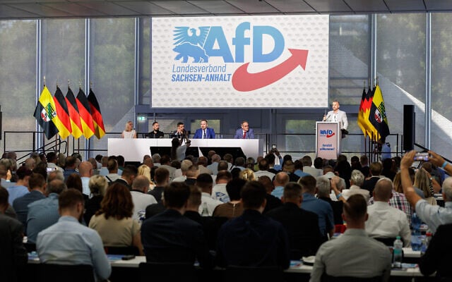 Die deutsche AfD verspricht, alle Einwanderer ohne Aufenthaltsstatus auszuweisen, wenn sie in der Ostregion gewinnt