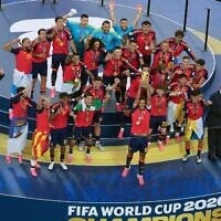 Spain’s captain Rodri lifts up the World Cup trophy as Spain’s players, Spain’s head coach Luis de la Fuente (L), US President Donald Trump (2R) and FIFA President Gianni Infantino (right) celebrate during the presentation ceremony after the 2026 World Cup final, in which Spain defeated Argentina 1-0 at the New York/New Jersey Stadium in East Rutherford on July 19, 2026. (TIMOTHY A. CLARY/AFP)