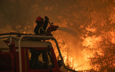 French firefighters try to extinguish a wildfire near Saumos and Sainte-Hélène, northwest of Bordeaux. (Handout/SDIS33 - Caporal-chef Damien Rembert/AFP) French firefighters try to extinguish a wildfire near Saumos and Sainte-Hélène, northwest of Bordeaux. (Handout/SDIS33 - Caporal-chef Damien Rembert/AFP)