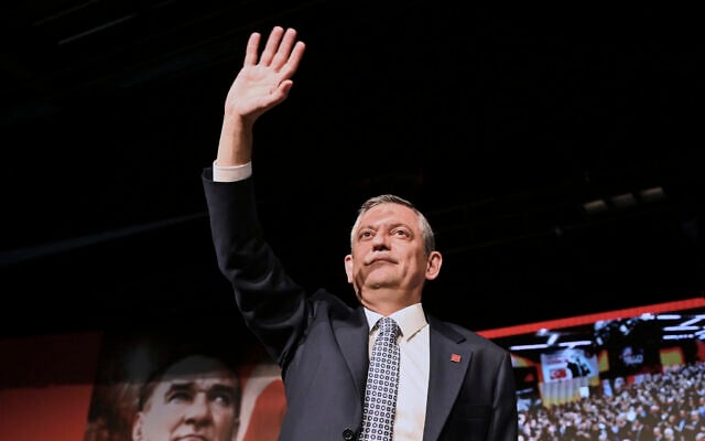 Republican People’s Party or (CHP) leader Ozgur Ozel gestures to party members during his speech during a CHP convention, in Ankara, April 6, 2025. (AP Photo/Ali Unal) Republican People’s Party or (CHP) leader Ozgur Ozel gestures to party members during his speech during a CHP convention, in Ankara, April 6, 2025. (AP Photo/Ali Unal)