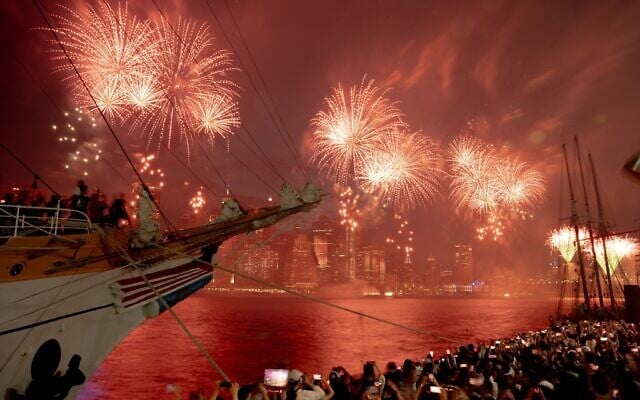 Crowds enjoy a fireworks show from Brooklyn Bridge Park in the Brooklyn borough of New York, July 4, 2026. (AP Photo/Anna Connors) Crowds enjoy a fireworks show from Brooklyn Bridge Park in the Brooklyn borough of New York, July 4, 2026. (AP Photo/Anna Connors)