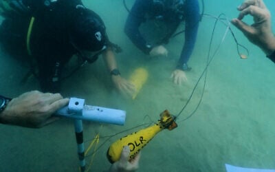 Divers place mock munitions on the floor of the Mediterranean Sea off the coast of Rishon LeZion, Israel, Sunday, June 21, 2026. (AP Photo/Sam Mednick) Divers place mock munitions on the floor of the Mediterranean Sea off the coast of Rishon LeZion, Israel, Sunday, June 21, 2026. (AP Photo/Sam Mednick)