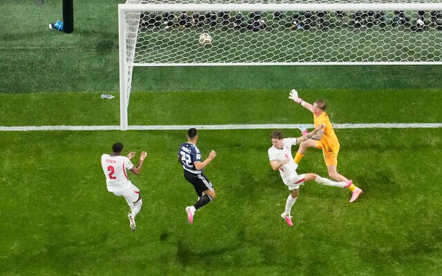 Lautaro Martinez (22) scores Argentina’s second goal during the World Cup semifinal soccer match between England and Argentina in Atlanta, July 15, 2026. Argentina came from one goal down to berat England 2-1. (AP Photo/Chris Carlson) Lautaro Martinez (22) scores Argentina’s second goal during the World Cup semifinal soccer match between England and Argentina in Atlanta, July 15, 2026. Argentina came from one goal down to berat England 2-1. (AP Photo/Chris Carlson)