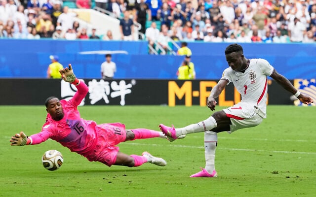 England’s Bukayo Saka shoots for goal during the World Cup third-place playoff soccer match between France and England in Miami Gardens, Fla., July 18, 2026. (AP Photo/Rebecca Blackwell)