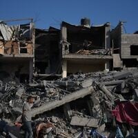 Palestinians inspects a destroyed building following an Israeli airstrike in Deir al-Balah, central Gaza Strip, July 19, 2026. (AP Photo/Abdel Kareem Hana)