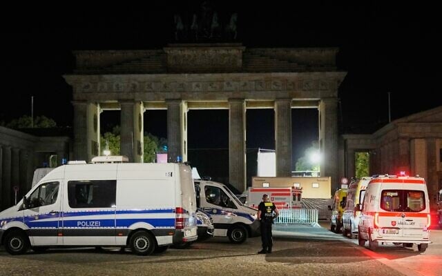 Ein Toter und mindestens 16 Verletzte bei einem offensichtlichen Autounfall bei der Berliner Gay-Pride-Parade